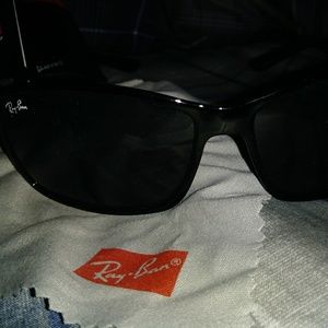 Black Ray-Ban Glasses